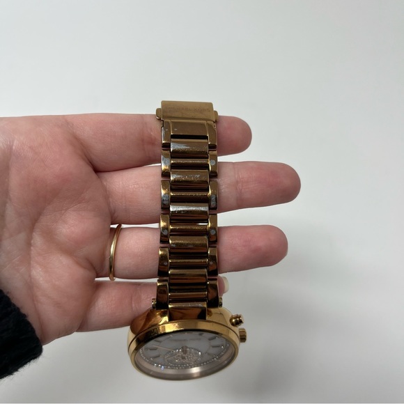 MICHAEL KORS ROSE GOLD CHAIN WATCH - Picture 5 of 10
